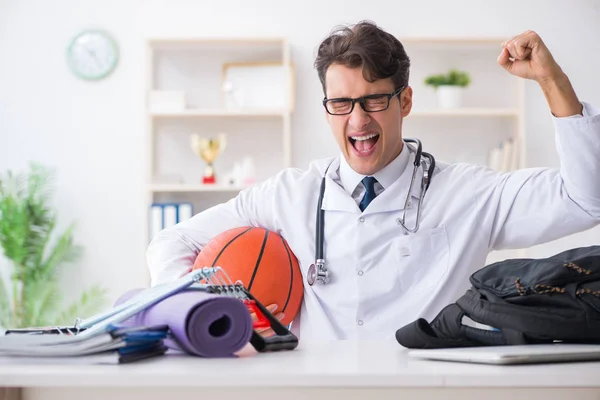 Doctor going to sports during lunch break — Stock Photo, Image