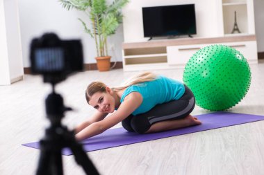 vlog için spor blogcusu kayıt videosu