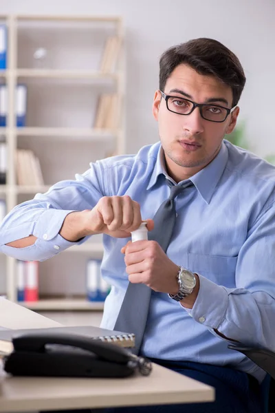 Äußerst umtriebiger Geschäftsmann im Amt — Stockfoto