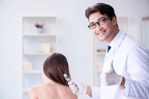 Doctor examining the skin of female patient — Stock Photo, Image