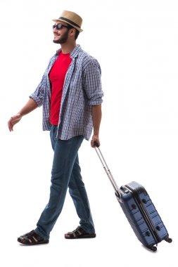 Genç adam yaz yolculuğuna hazır, beyazlar içinde.