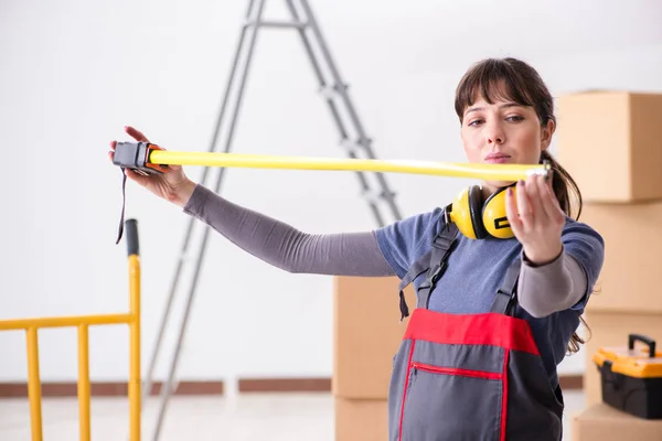 Woman contractor with measuring tape — Stock Photo, Image