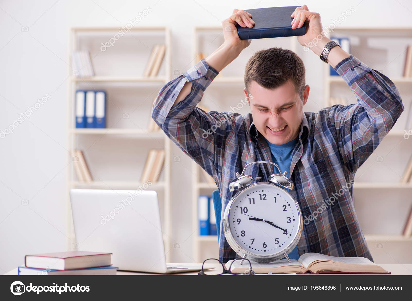 Is getting late. 1 час работ вектор. Tell say speak talk разница. Опаздывающий человек. Человек торопится.