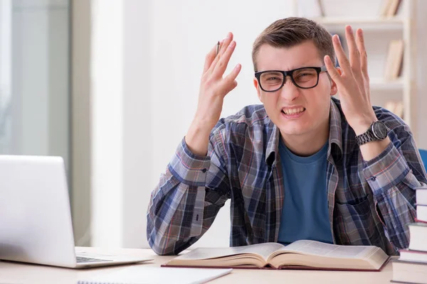 Young student studying over internet in telelearning concept — Stock Photo, Image