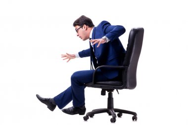 Ofis koltuğu üzerinde beyaz izole oturan işadamı