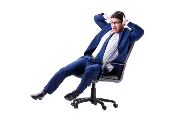 Geschäftsmann sitzt isoliert auf weißem Bürostuhl — Stockfoto