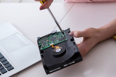 Sabit disk onarımı ve onarım ile veri kurtarılması