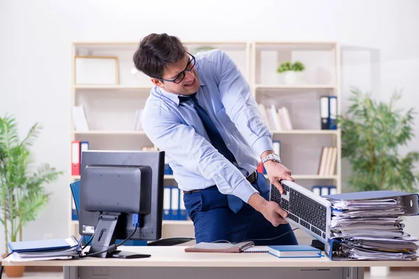 Wütender Geschäftsmann Frustriert Über Viel Arbeit — Stockfoto