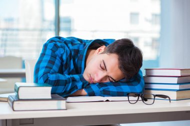 Üniversitede ders sırasında öğrenci