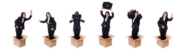 Mujer de negocios en el pensamiento fuera de concepto de caja — Foto de Stock