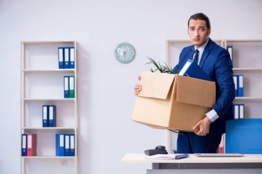 Genç çalışan işten çıkarılıyor