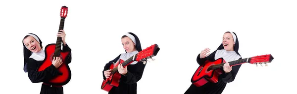 Jeptišky hrající na kytaru izolované na bílém — Stock fotografie