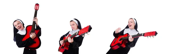 Monja tocando la guitarra aislada en blanco —  Fotos de Stock