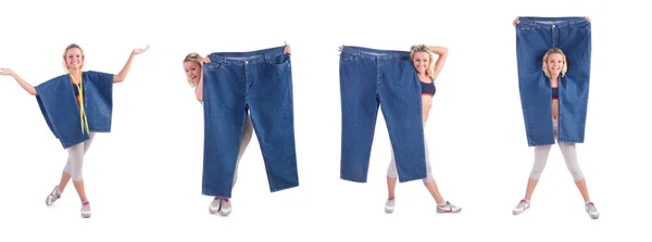 Mulher em dieta conceito com jeans grandes — Fotografia de Stock