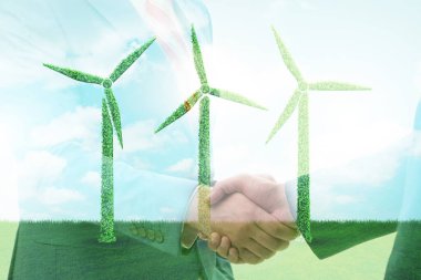 İş adamıyla yeşil enerji ekolojisi kavramı