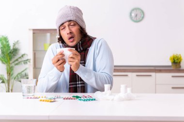 Genç adam evde grip olmuş.