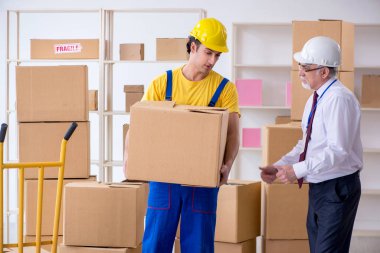 Profesyonel nakliyeciler evde yer değiştiriyor.