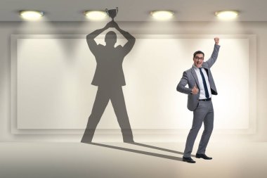 Büyük başarı konseptinde iş adamı