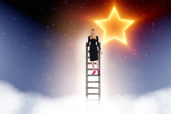 İş kadını başarı konseptinde yıldızlara uzanıyor — Stok fotoğraf