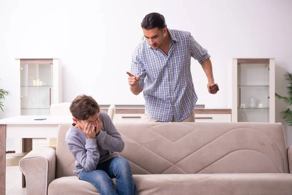 Father beating and punishing his sone — Stock Photo, Image