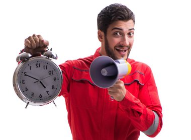 Bir megafon ve üzerinde izole bir çalar saat ile genç tamirci