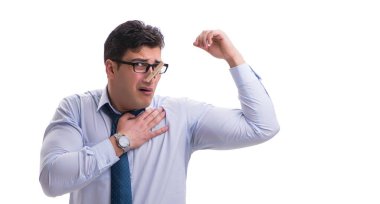 İş adamı aşırı derecede terliyor. Beyazların üstünde kötü kokuyor.