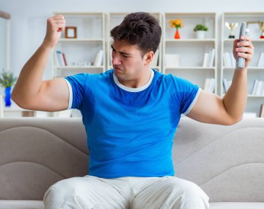 Adamın evde aşırı derecede terlemesi ve kötü kokması.