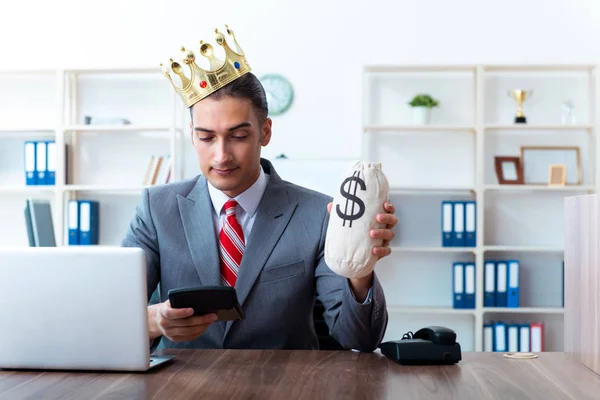 King businessman at his workplace — Stock Photo, Image