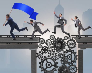 İş adamları köprüden çarklarla geçiyorlar.