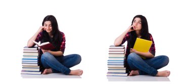 Kitapları beyaz olan genç bir öğrenci.