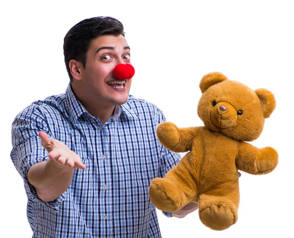 Lustige Clown-Mann mit einem weichen Teddybär Spielzeug isoliert auf weißen Bac — Stockfoto