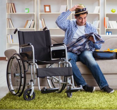 Genç engelli adam yaz tatiline hazırlanıyor