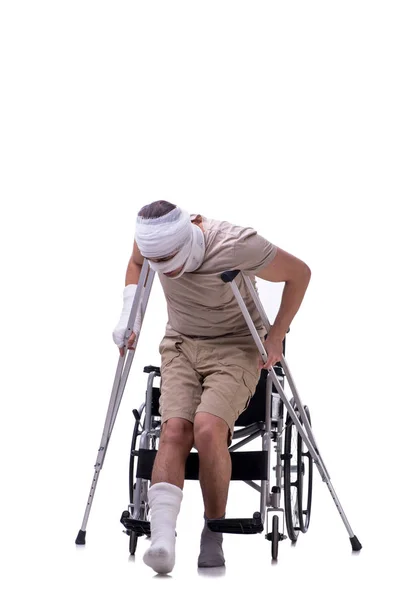 Ranny człowiek na wózku inwalidzkim odizolowany na biało — Zdjęcie stockowe