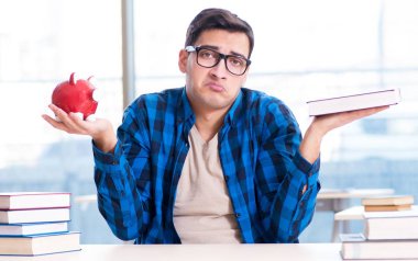 Pahalı ders kitapları ve eğitim maliyeti kavramı