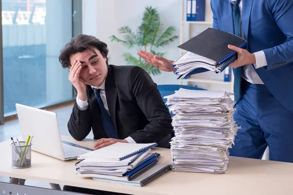 Two male colleagues unhappy with excessive work — Stock Photo, Image