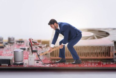 İşadamı madencilik parasıyla kripto para kavramı