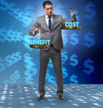 Maliyet dengesi kavramında iş adamı