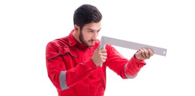 Kare cetveli olan genç bir tamirci beyaz arka planda izole edilmiş.