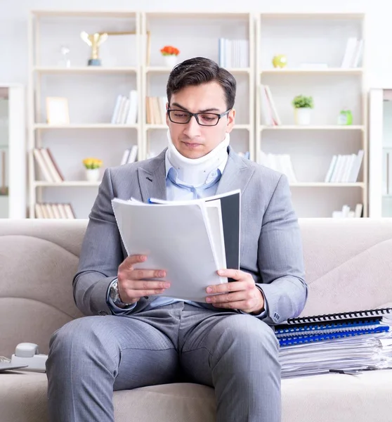Man in neck brace cervical collar working from home teleworking — Stock Photo, Image