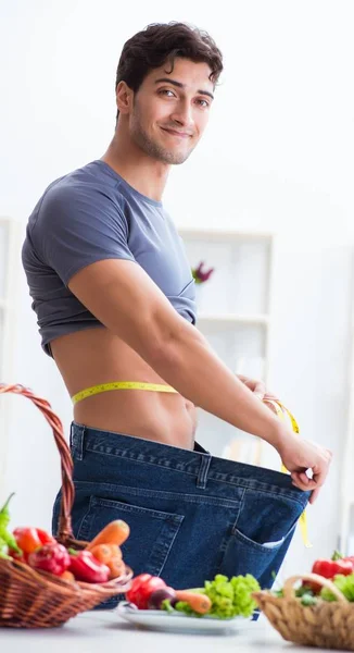 The young man in healthy eating and dieting concept — Stock Photo, Image