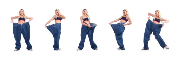 Mujer en concepto de dieta con jeans grandes — Foto de Stock