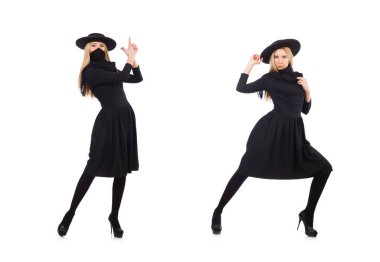 Beyaz izole uzun siyah elbiseli kadın