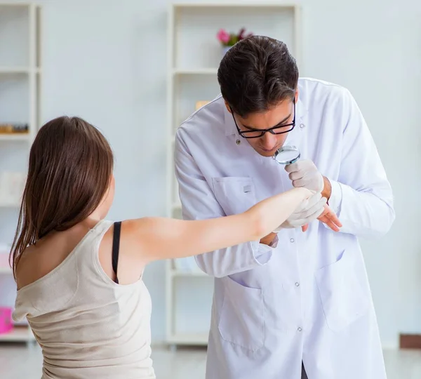 Doctor examining the skin of female patient — Stock Photo, Image