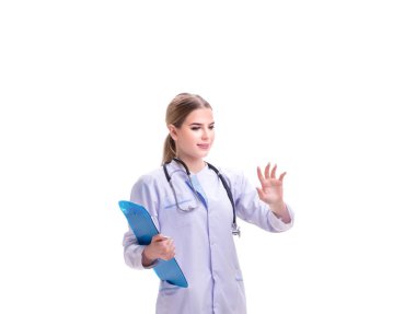 Genç kadın doktor beyaz arka planda izole edilmiş.