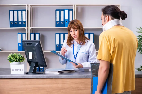 Young patient at the reception in the hospital — Stock Photo, Image