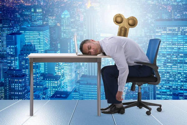 Mitarbeiter verlieren Energie durch zu viel Arbeit — Stockfoto