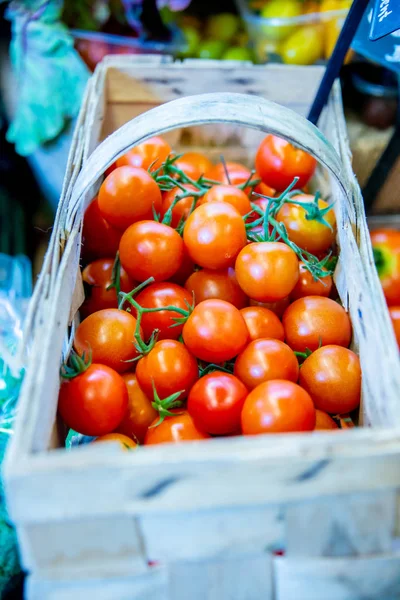 Tomates no mercado stall exibição — Fotografia de Stock