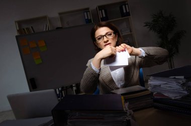 Kadın işçilerin aşırı işten acı