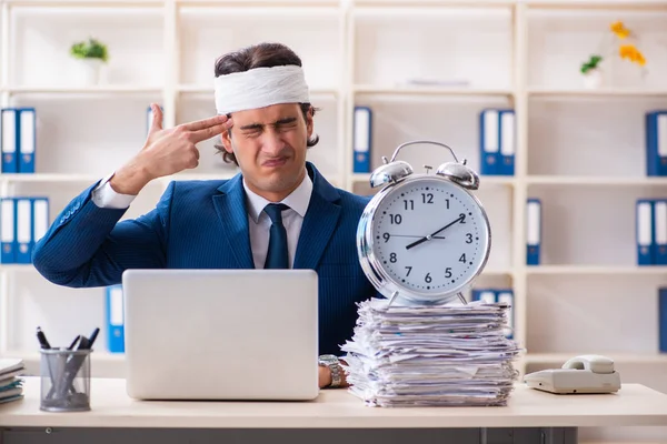 Head injured male employee working in the office