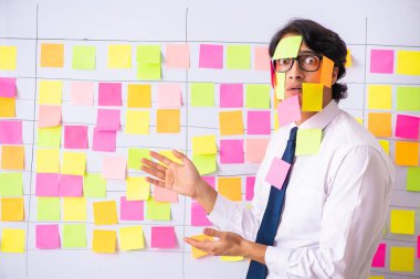 Çelişkili öncelik kavramında genç çalışan